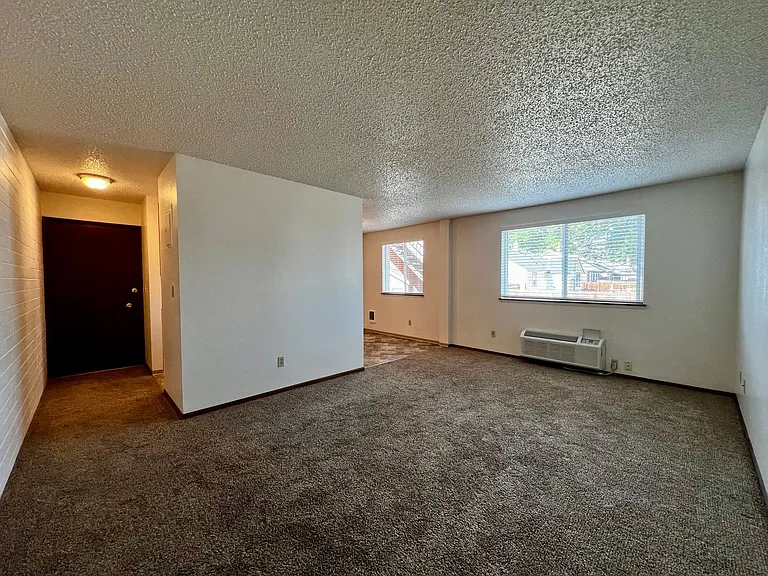 105 W Fremont Ave — Photo 2