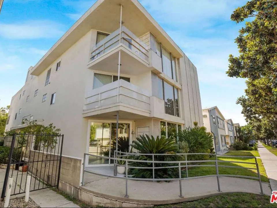 248 S Doheny Dr #2