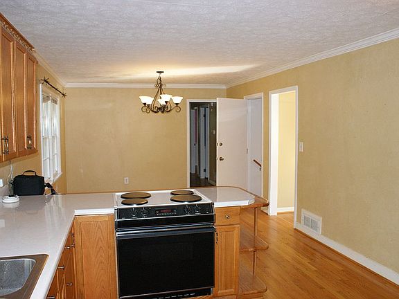 Dining room (from kitchen)