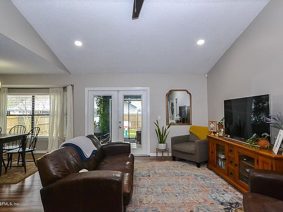 5th image of 8557 Mayall Dr