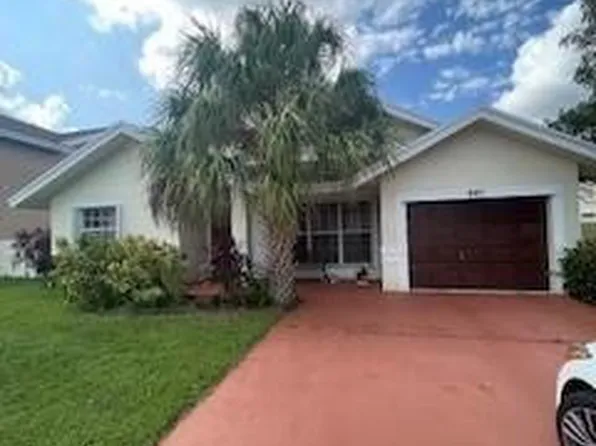 640 NW 207th Avenue, Pembroke Pines, FL 33029