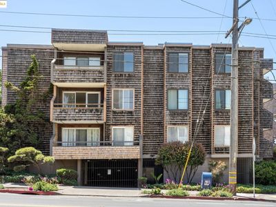 696 Athol #202, Oakland, CA, 94610