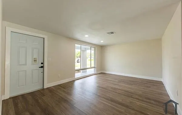 20191 Gladstone Ave — Photo 5