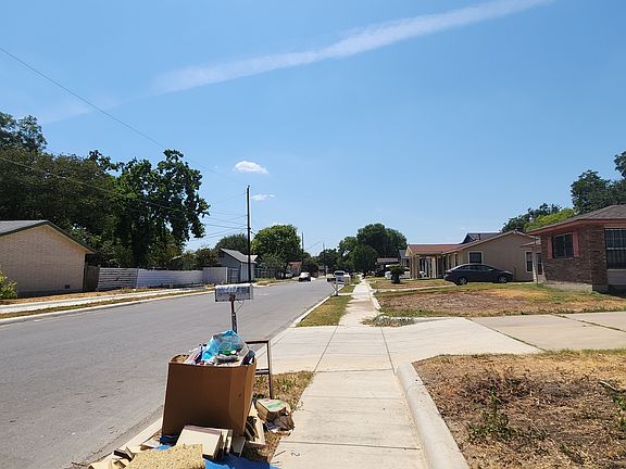 3rd image of 1419 W ACKARD PL
