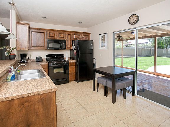 3rd image of 1013 E Butler Dr