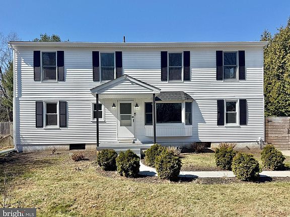 2nd image of 2301 Smiths Ln