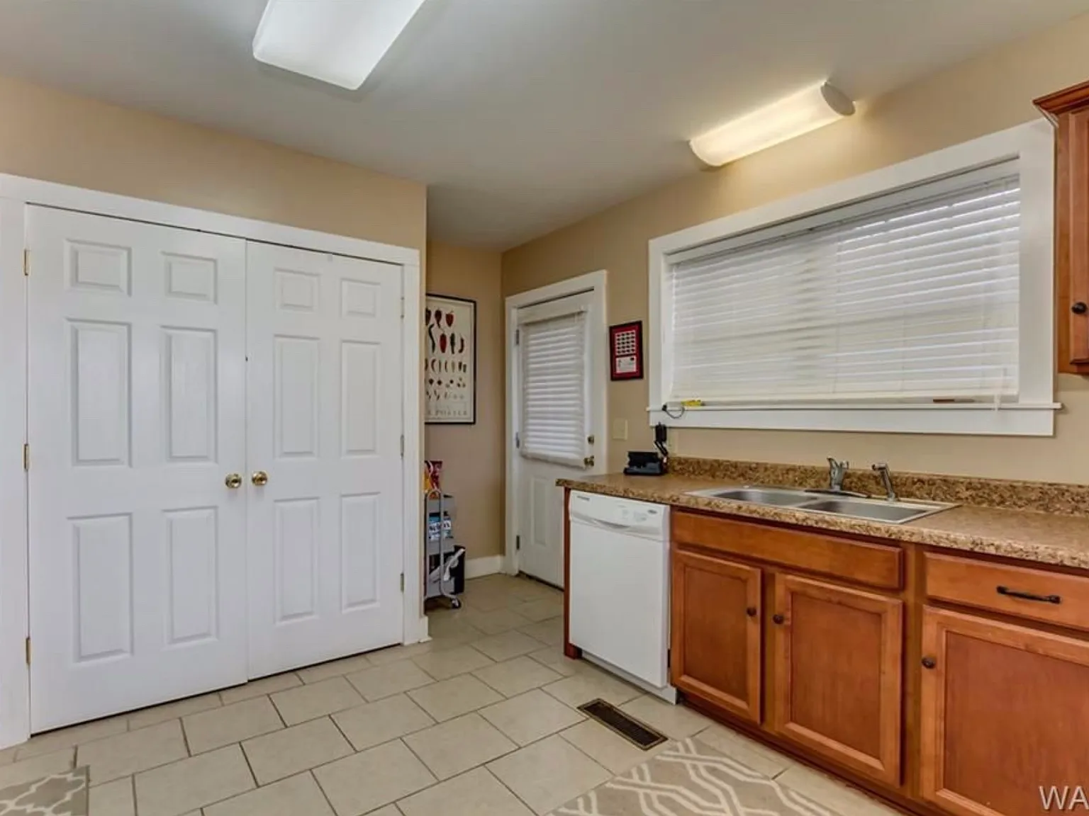 3 bed, 1394 sqft, $1,950 — Photo 3