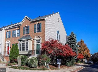 945 Harrison Cir, Alexandria, VA 22304