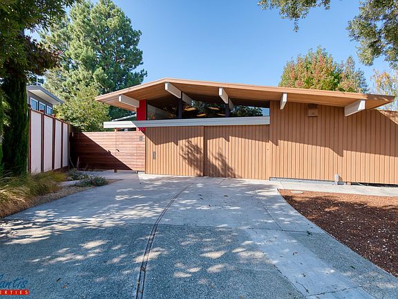 2nd image of 735 Holly Oak Dr