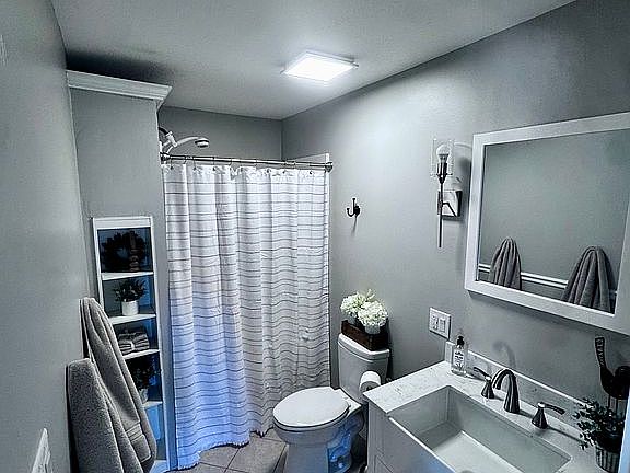 4th image of 3422 Auburn Dr