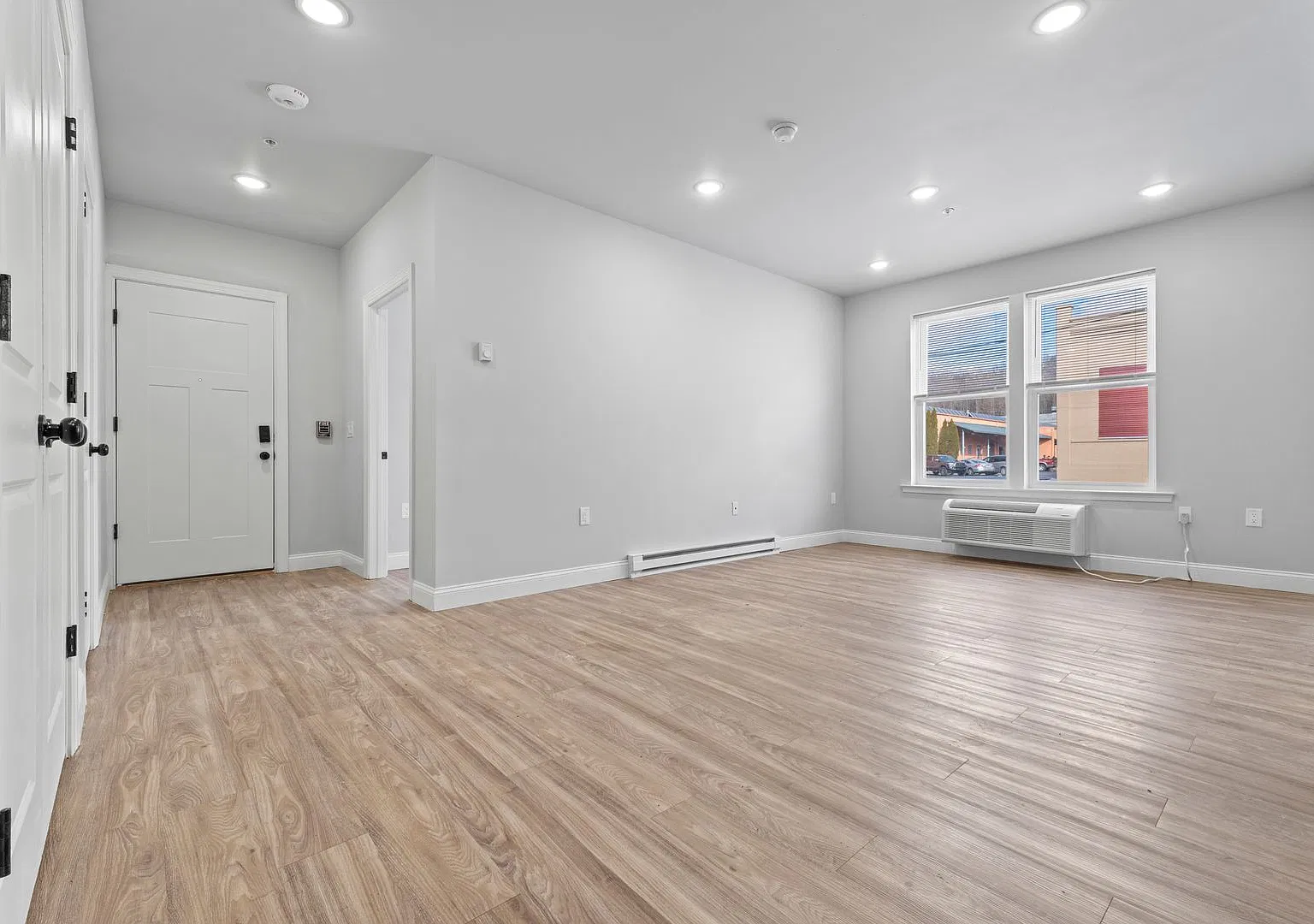 2 bedroom apartments — Photo 3