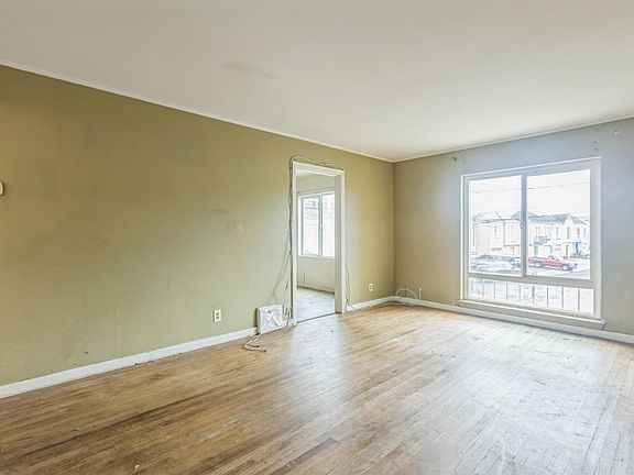 5th image of 233 Village Way
