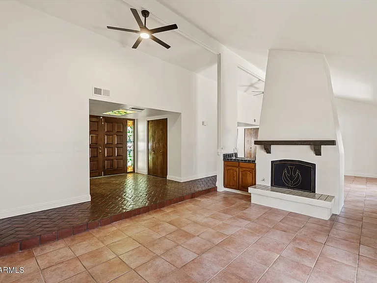 1756 W Echo Ln — Photo 8