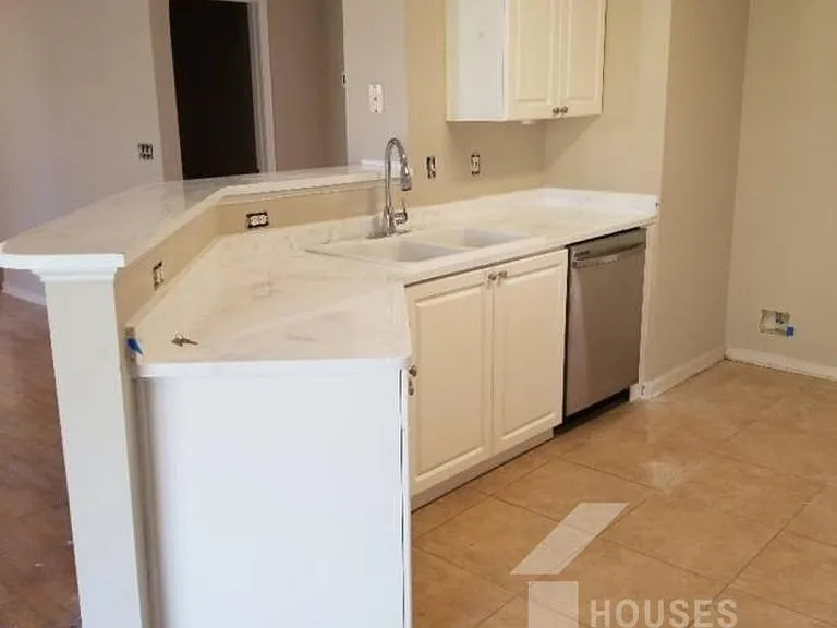 210 Stapleford Park Dr — Photo 5