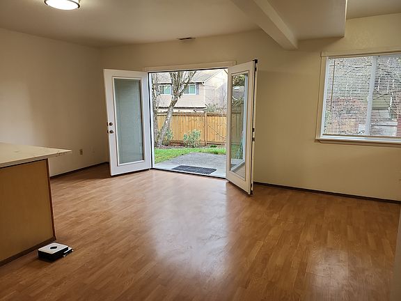 4th image of 12024 25th Ave NE #B