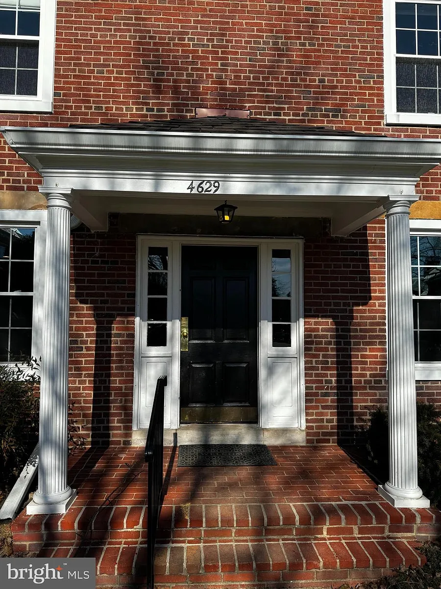 Photo 2 of 25 - 4629 36th St S #B1 - Arlington, VA Building Photo - 4629 36th St S #B1