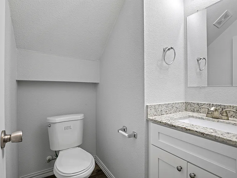1711 E Tucker St #MAIN — Photo 5