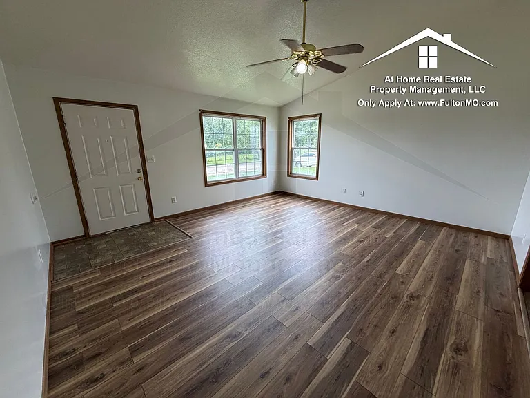 26332635 Gates Blvd — Photo 2