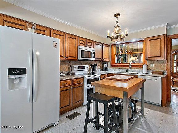 4th image of 7631 Tara Ln