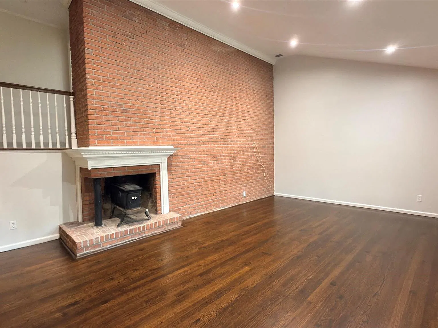 4 bed, 2.5 bath, 2600 sqft, $6,500 — Photo 4
