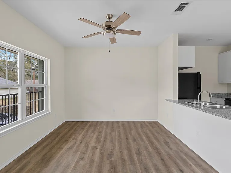 409 Beto St #12 — Photo 4