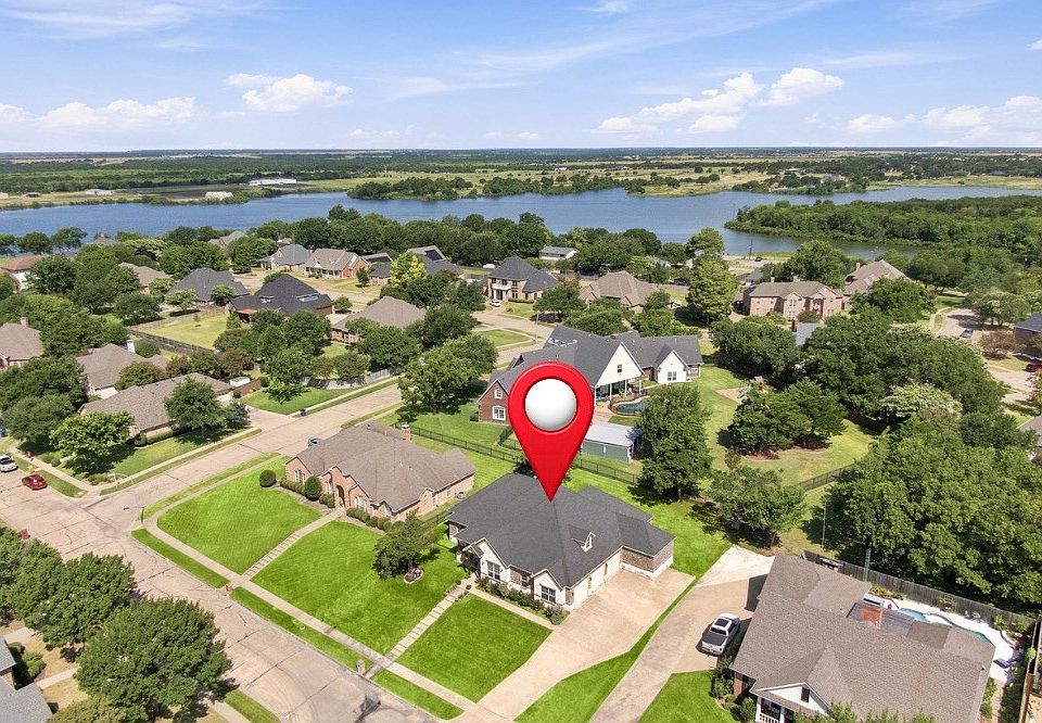 1st image of 1906 Clearview Dr