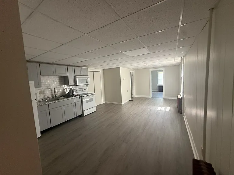 941 Port Carbon St — Photo 2