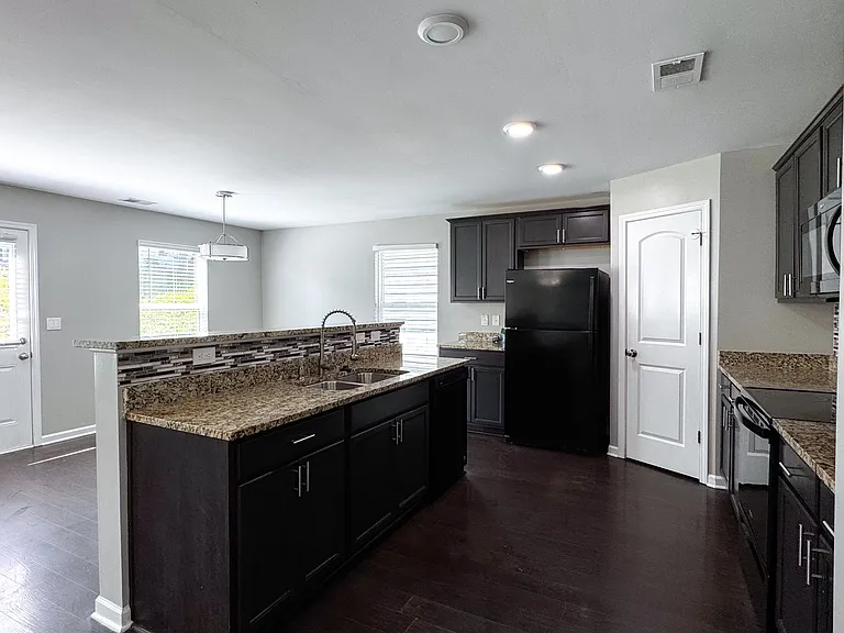 306 Sportsman Dr — Photo 6