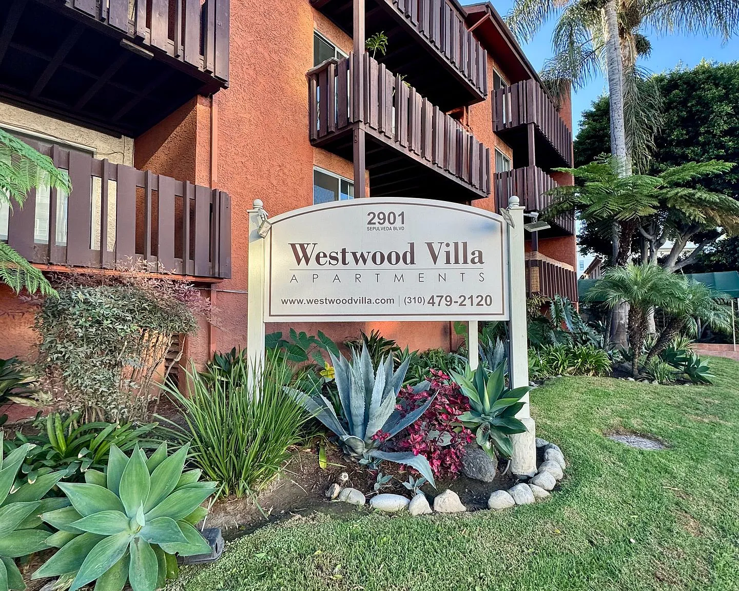 Westwood Villa — Photo 1