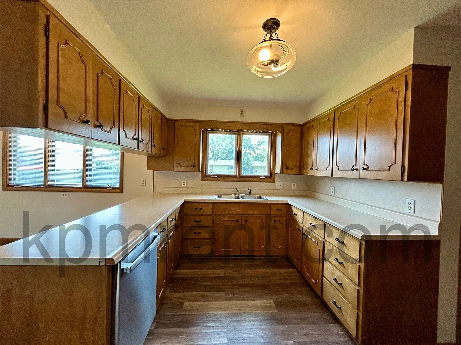 720 Poplar Street - 1 — Photo 3