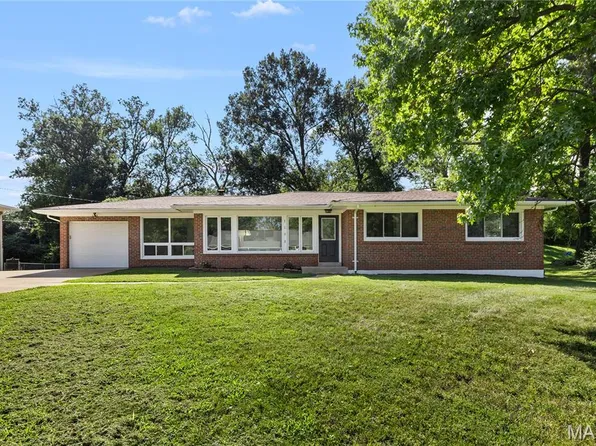 1133 Olivaire Ln, Saint Louis, MO 63132