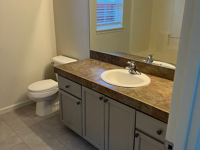 918 SE Portlandia Ave — Photo 26