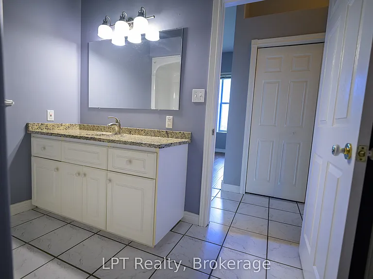 317 Queen St #304 — Photo 17