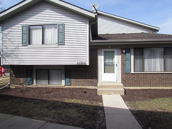 3rd image of 2S738 Winchester Cir W #40-1