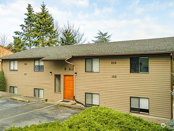 2nd image of 690 NW Atalanta Way "Bldg D"