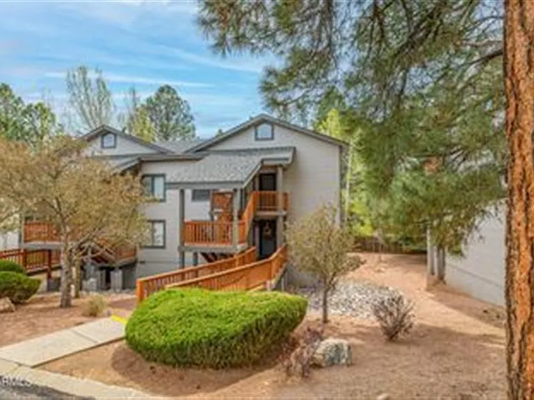 2033 N Country Club Dr — Photo 13