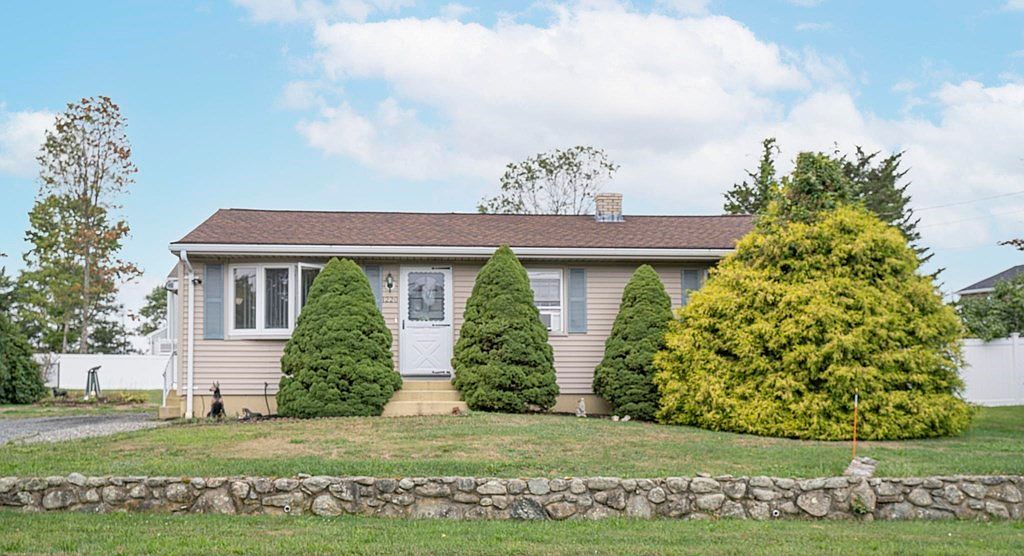 1220 Bark St, Swansea, MA 02777 Zillow