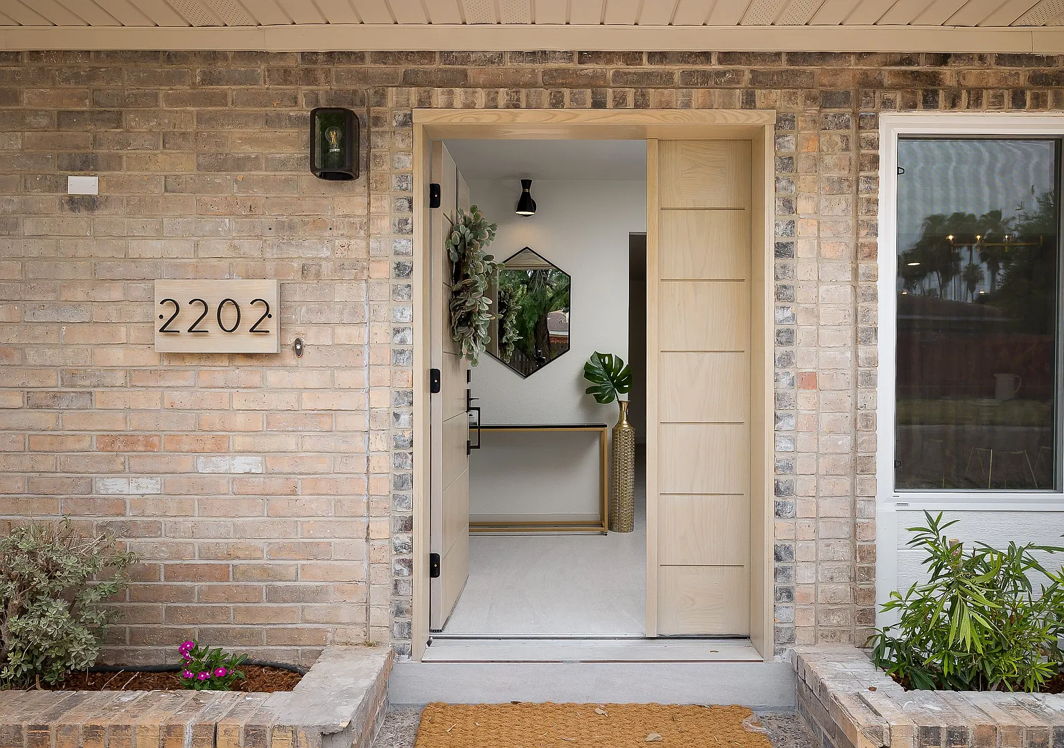 Beautiful Dream Home in Mission! — Photo 2