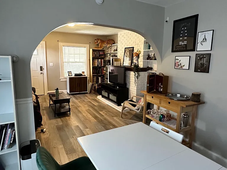 2438 Glenmawr Ave — Photo 8