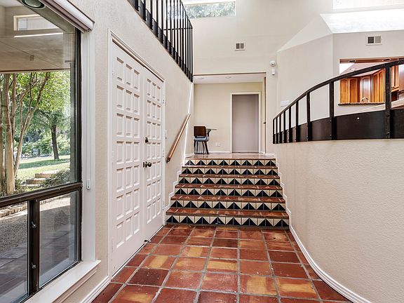 4th image of 3807 Overlake St