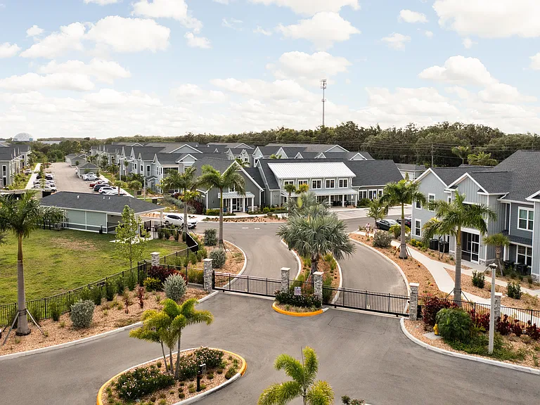 Palm Grove Luxury Apartments — Photo 38