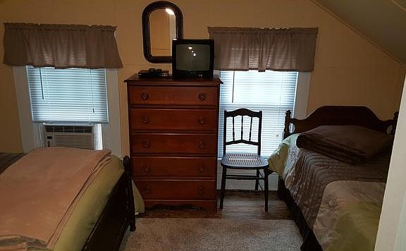 3rd image of 120 Norfolk St #1