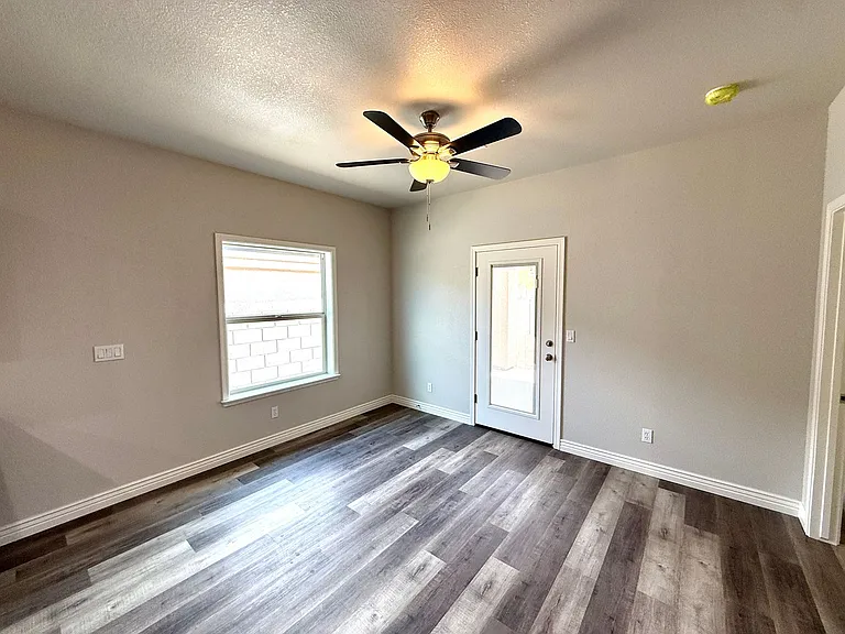 3368 N Apache St — Photo 8