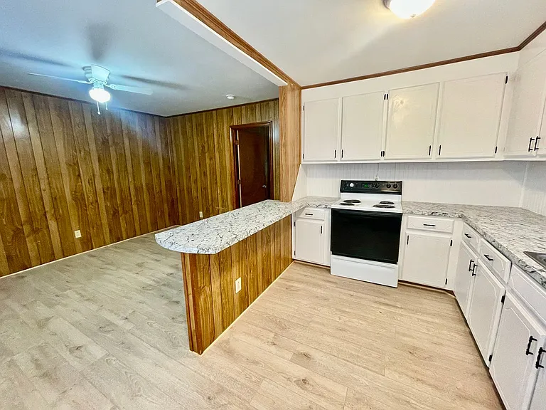 201 E Webb St — Photo 7