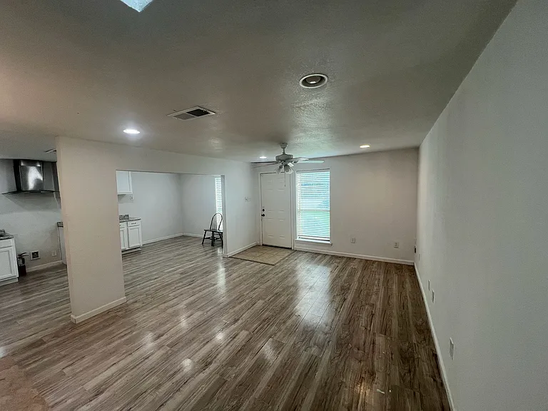 415 S 23rd St — Photo 13