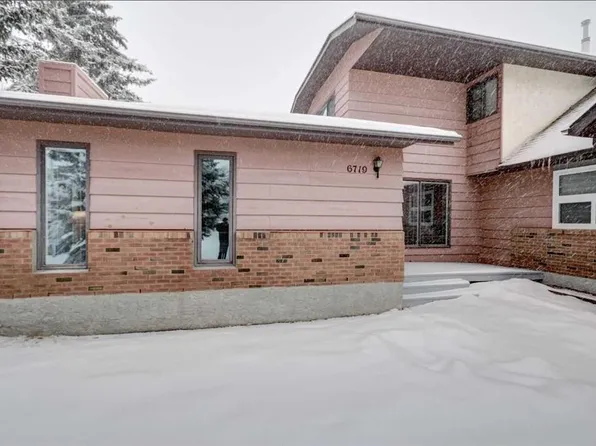 6719 E Coach Hill Rd SW, Calgary, AB T3H 1B7
