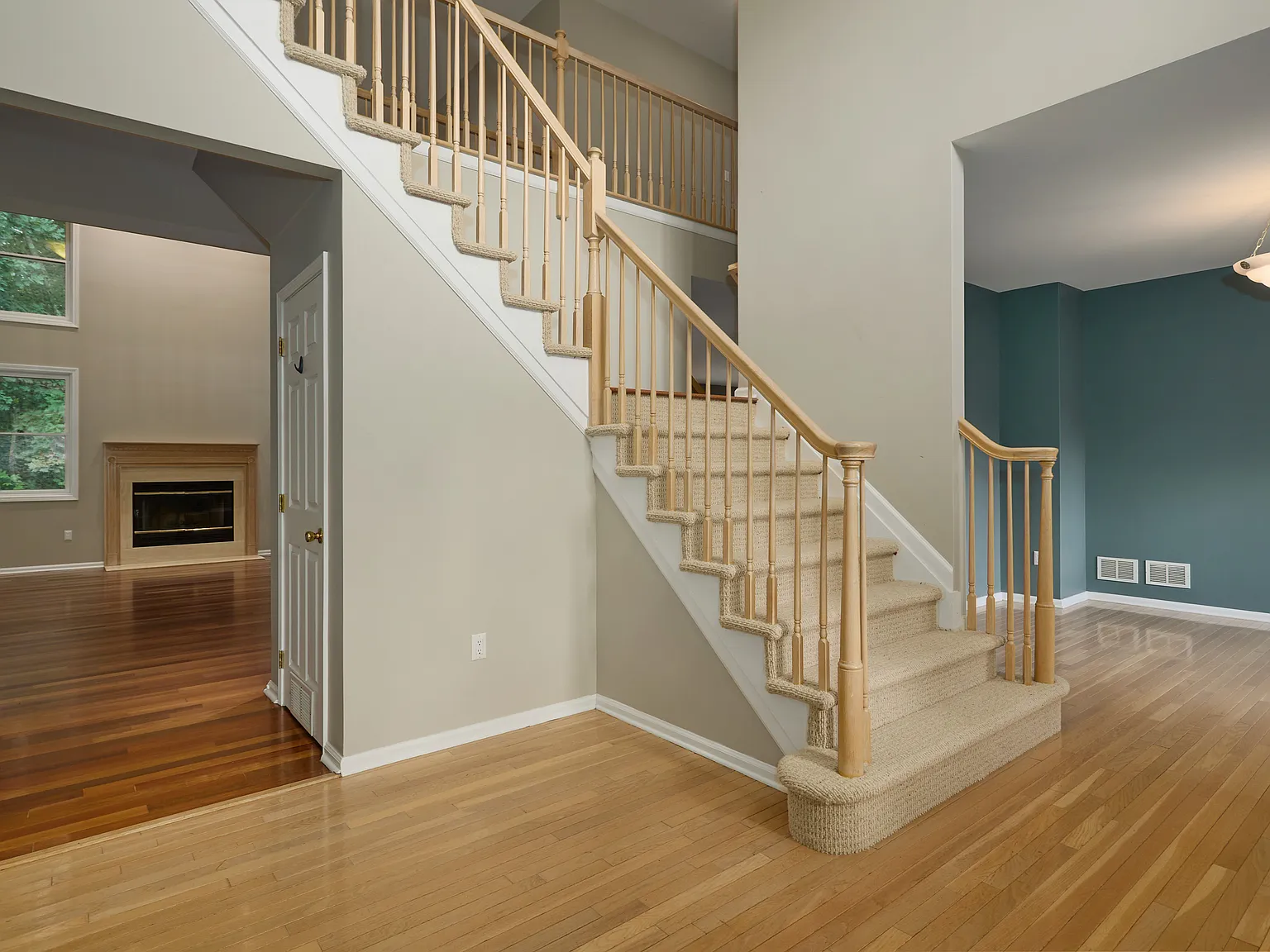4 bed, 3327 sqft, $4,990 — Photo 4