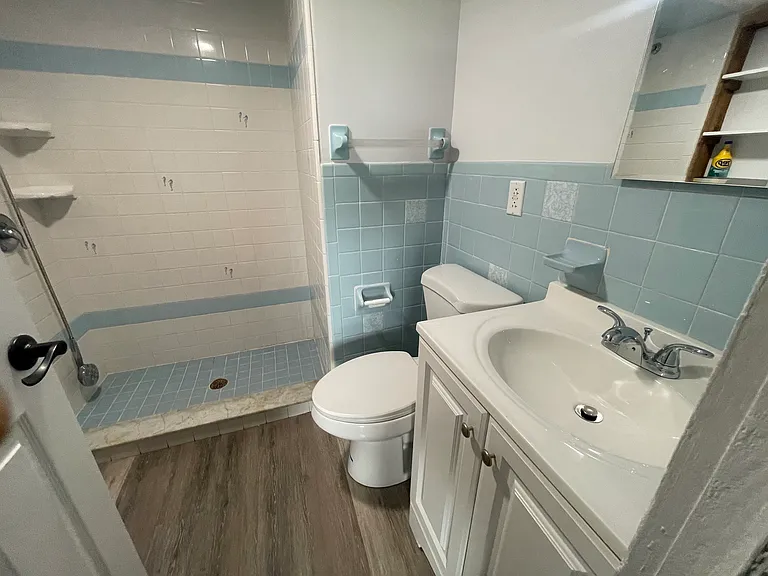 1085 S Lake Ave — Photo 21