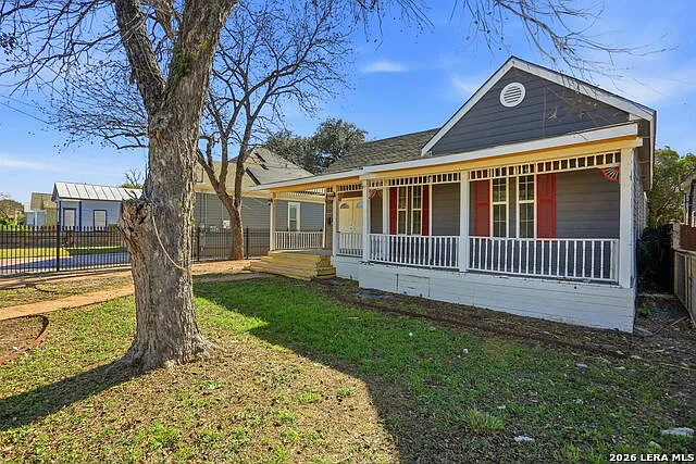 202 Helena St — Photo 3