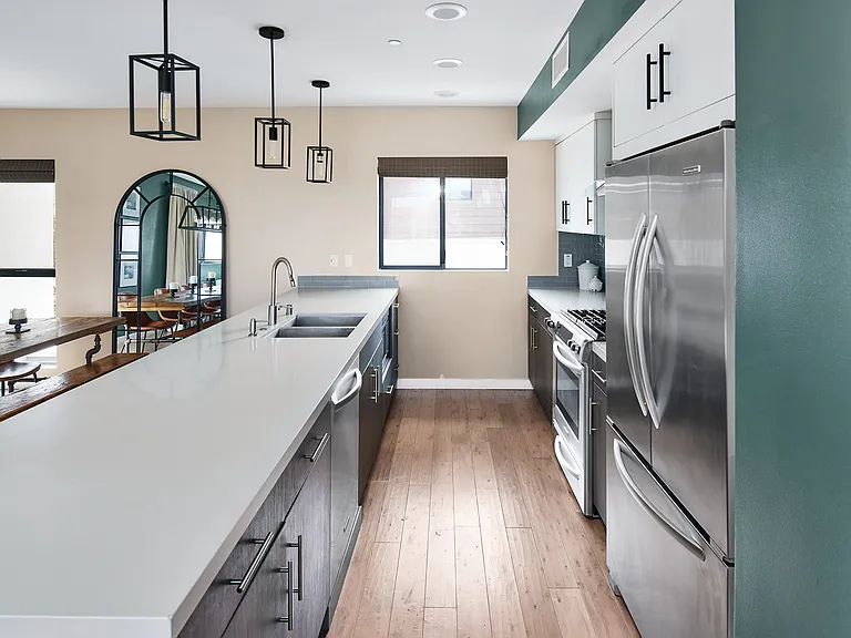 125 E Walnut Ave — Photo 3